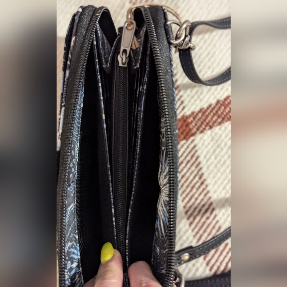 NWOT wristlet with cross body detachable strap - Picture 7 of 14